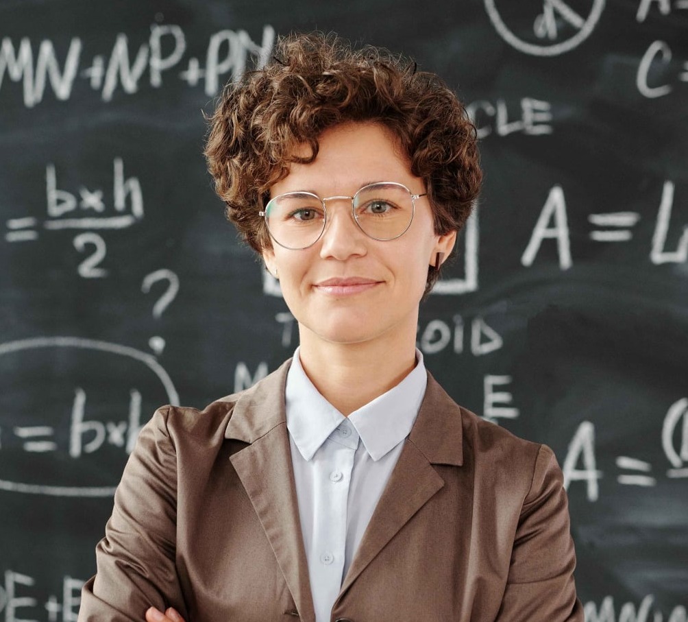 Docente revisando su perfil profesional